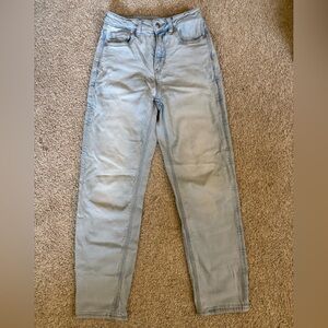 American Eagle Outfitters Light Wash Women’s Straight Leg Jeans